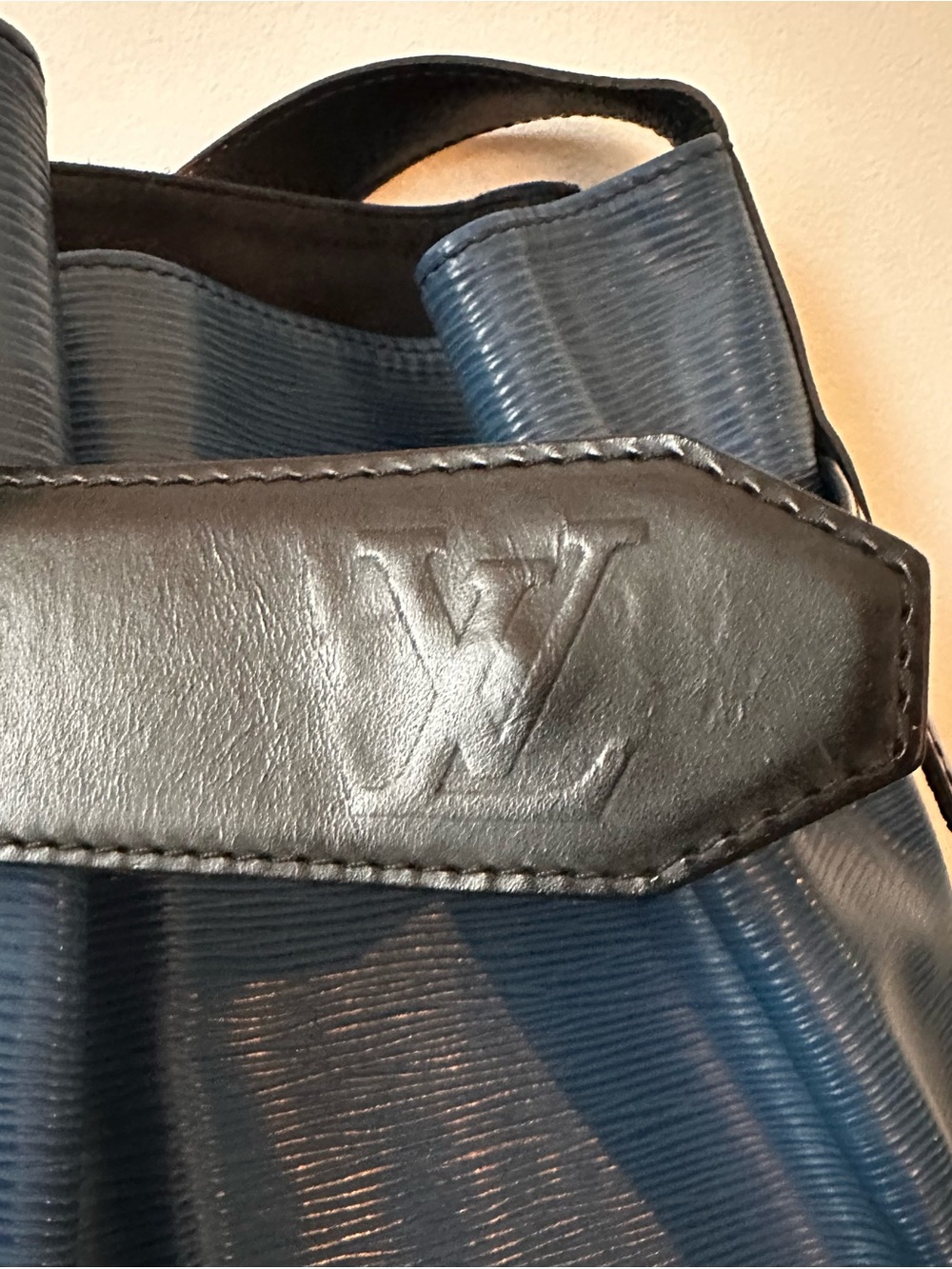 Louis Vuitton Blue Epi Leather Sac D’Epaule Vintage Bucket Bag - Picture 5 of 16